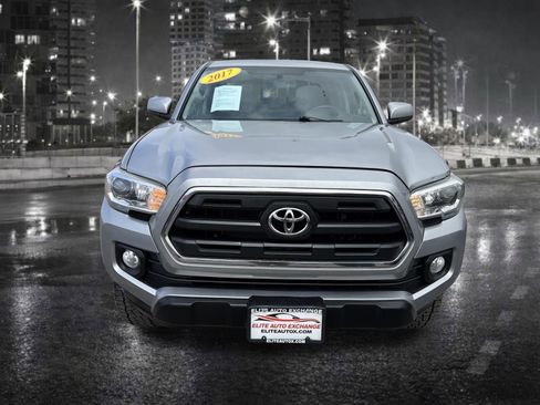 Used 2017 Toyota Tacoma SR5 w/ Tow Package AWD/4WD image 9
