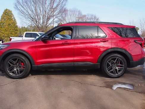 Certified 2025 Ford Explorer ST AWD/4WD image 4