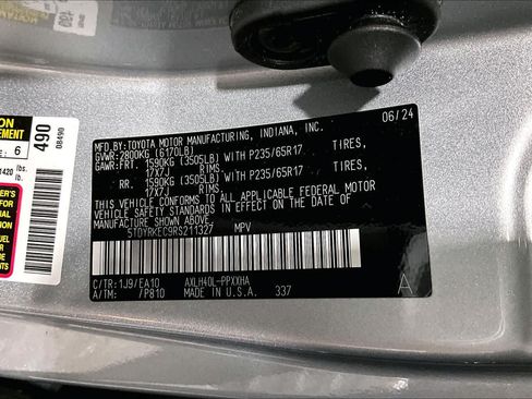 Used 2024 Toyota Sienna XLE FWD image 37