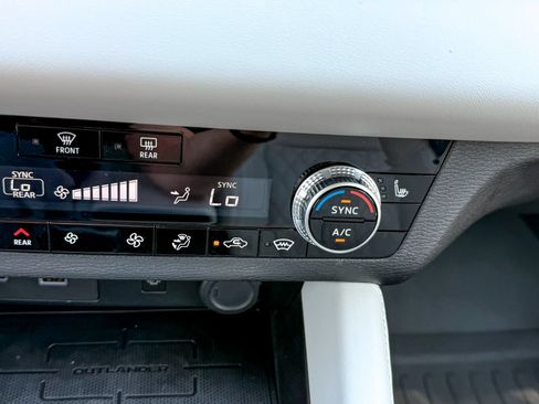 Used 2023 Mitsubishi Outlander SEL AWD/4WD image 37