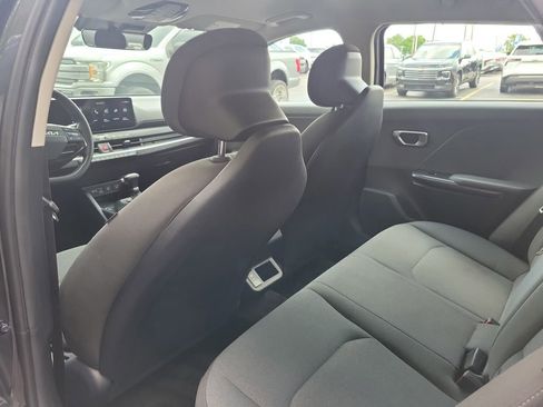 Used 2025 Kia K4 FWD image 13