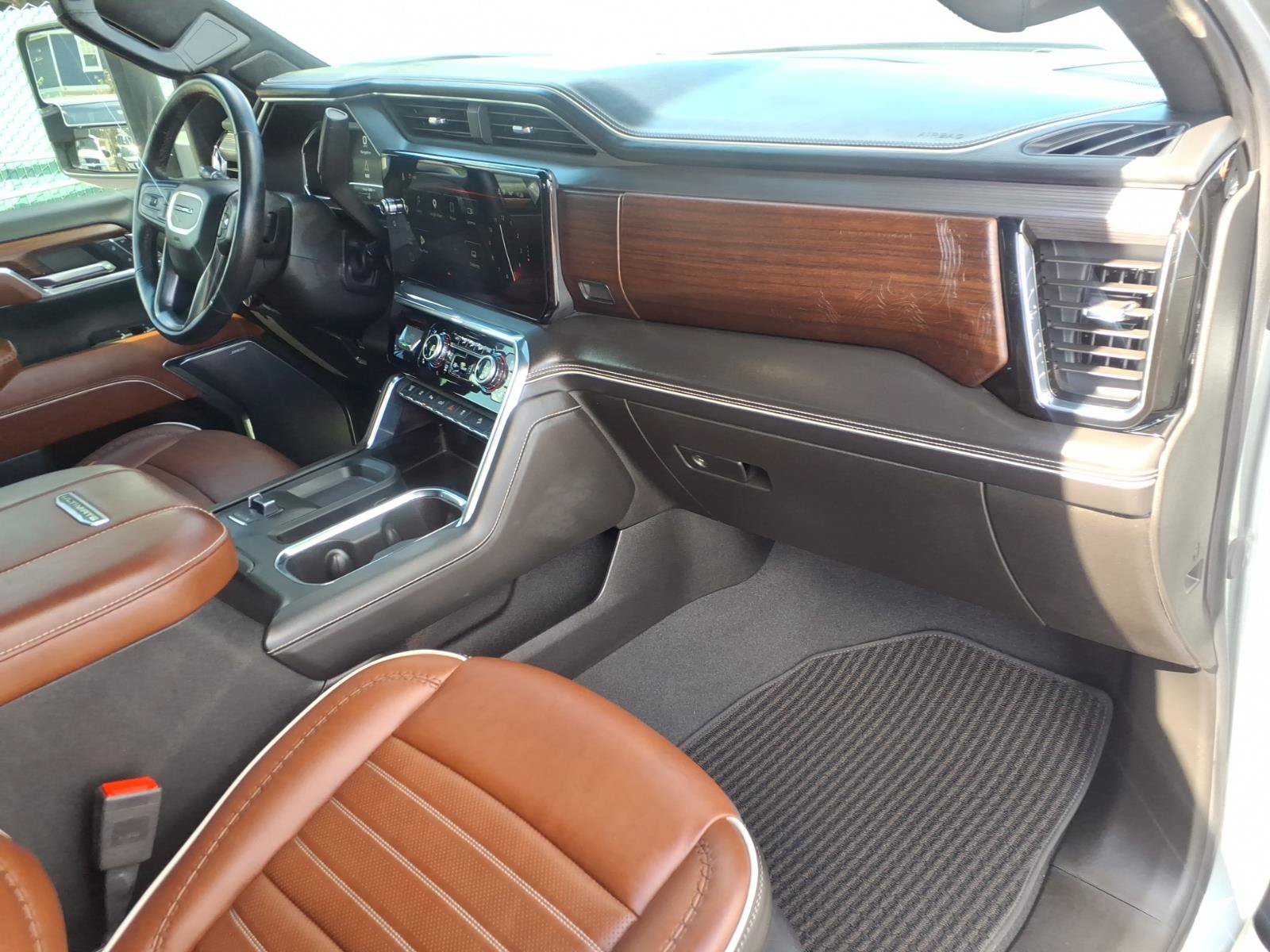 Used 2024 GMC Sierra 3500 Denali Ultimate AWD/4WD image 9