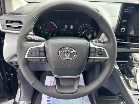 New 2026 Toyota Sienna XLE image 17