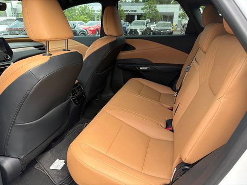 Used 2025 Lexus RX 350h w/ Convenience Package AWD/4WD image 36