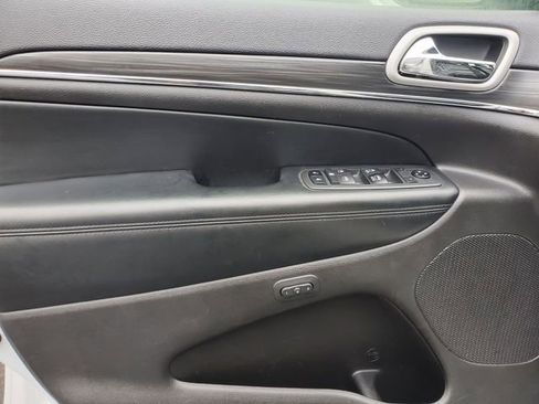 Used 2020 Jeep Grand Cherokee Limited w/ Luxury Group II image 18