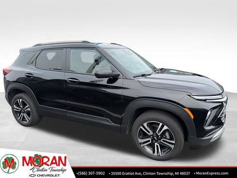 Used 2024 Chevrolet TrailBlazer LT AWD/4WD image 3