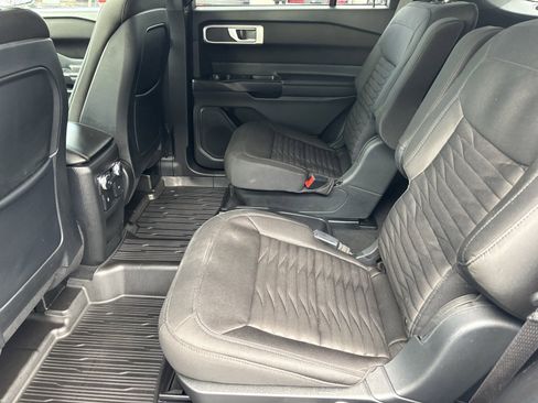 Used 2020 Ford Explorer XLT image 16