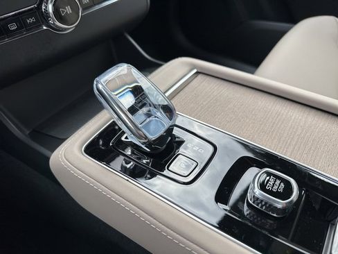 New 2026 Volvo XC90 B6 Core image 14