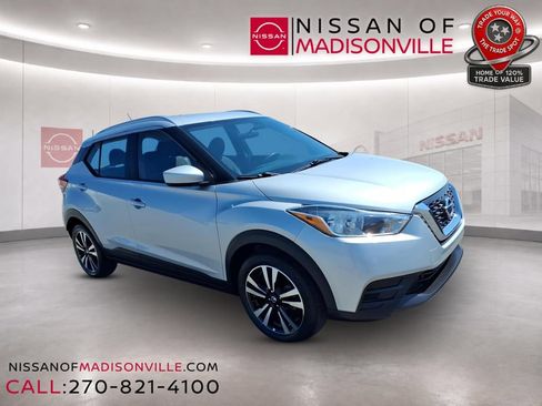 Used 2019 Nissan Kicks SV FWD image 1