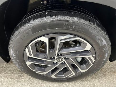 Used 2025 Hyundai Tucson Limited AWD/4WD image 16