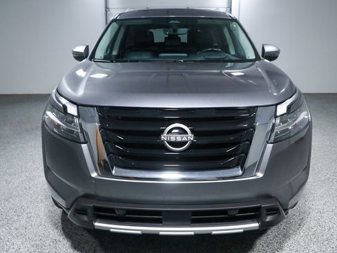 Used 2023 Nissan Pathfinder Platinum FWD image 4