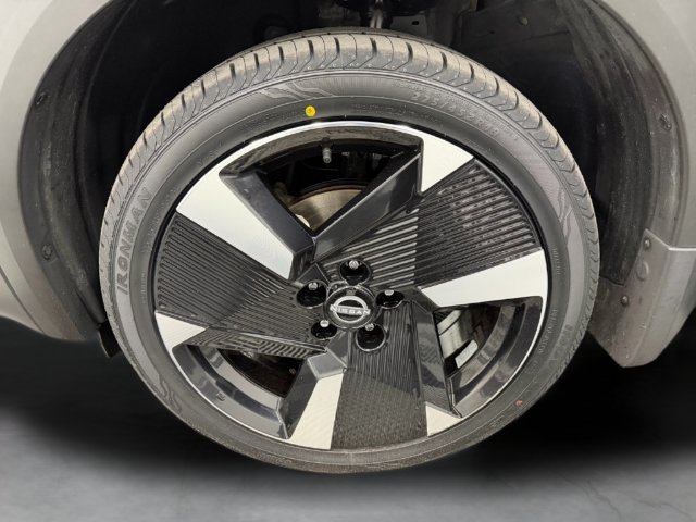 Used 2025 Nissan Kicks SR FWD image 12