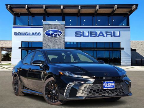 Used 2025 Toyota Camry SE image 1