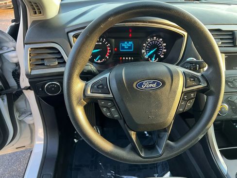 Used 2018 Ford Fusion S image 38