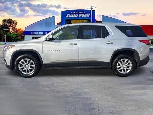 Used 2018 Chevrolet Traverse LT image 3