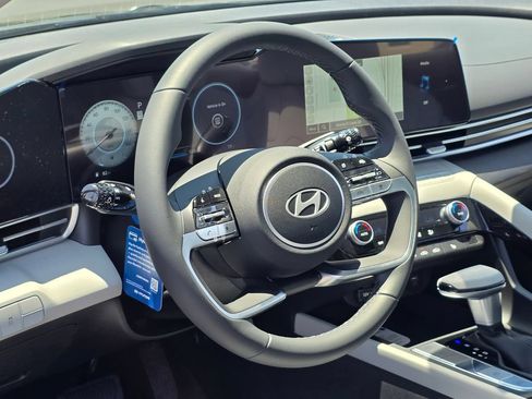 Certified 2026 Hyundai Elantra Limited FWD image 11