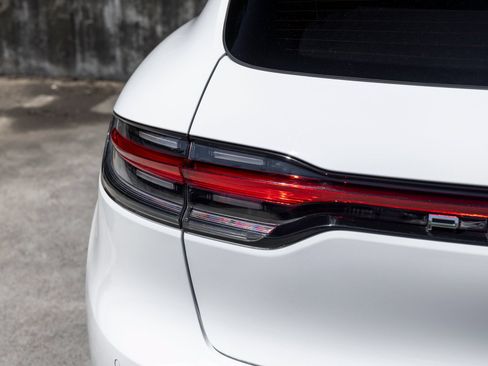 Certified 2026 Porsche Macan AWD/4WD image 18