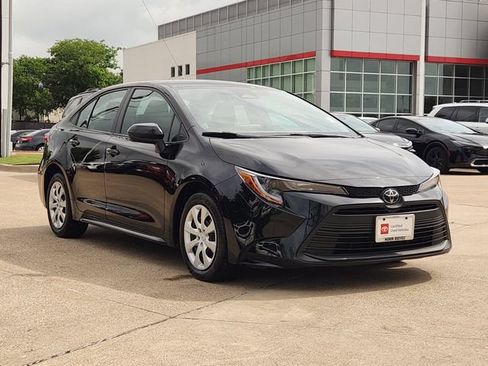 Used 2024 Toyota Corolla LE FWD image 2