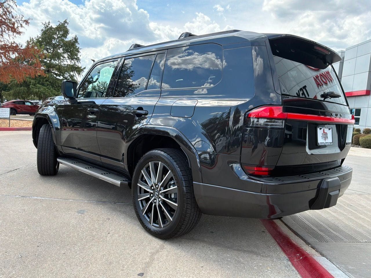 Used 2024 Lexus GX 550 w/ Accessory Package (2T) AWD/4WD image 8