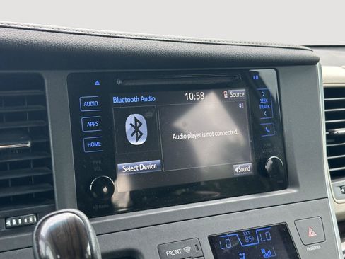 Used 2015 Toyota Sienna XLE FWD image 12