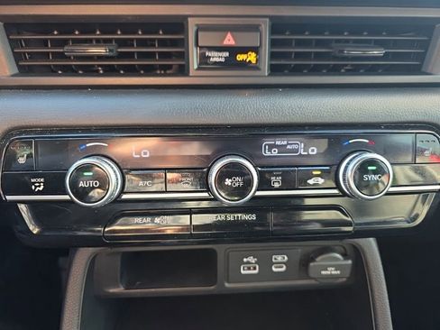 Used 2025 Honda Pilot Sport image 32