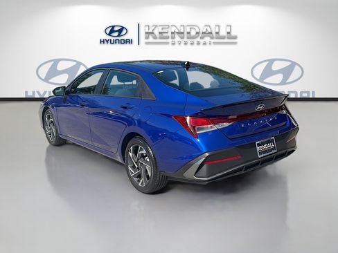Used 2025 Hyundai Elantra Sport FWD image 4