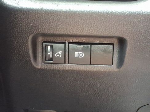 Used 2020 Toyota RAV4 LE AWD/4WD image 14