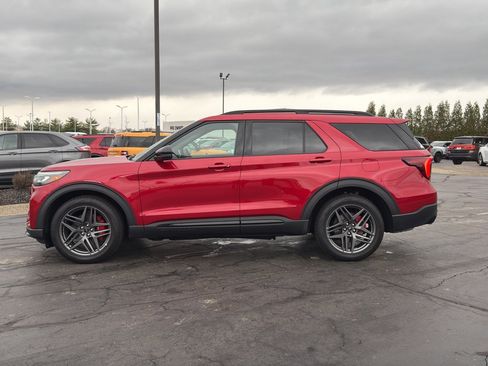 Used 2025 Ford Explorer ST w/ Sun And Sound Package AWD/4WD image 8