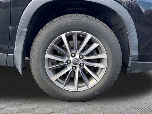 Used 2019 Toyota Highlander XLE AWD/4WD image 34