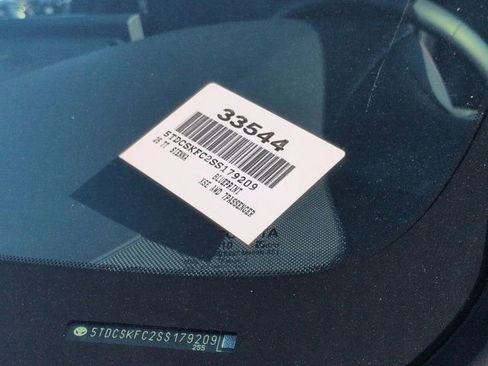 Used 2025 Toyota Sienna XSE AWD/4WD image 19