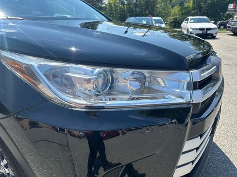 Used 2019 Toyota Highlander XLE AWD/4WD image 21