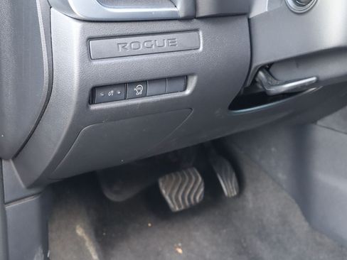 Used 2024 Nissan Rogue S FWD image 22
