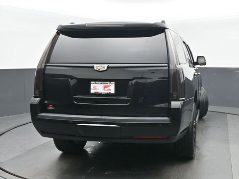 Used 2020 Cadillac Escalade Luxury w/ Escalade Sport Edition image 4