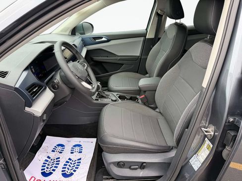 Used 2022 Volkswagen Taos SE w/ Panoramic Sunroof Package FWD image 16