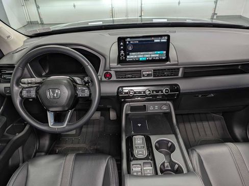 Certified 2025 Honda Pilot Touring image 18