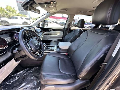 Used 2024 Kia Carnival EX FWD image 16