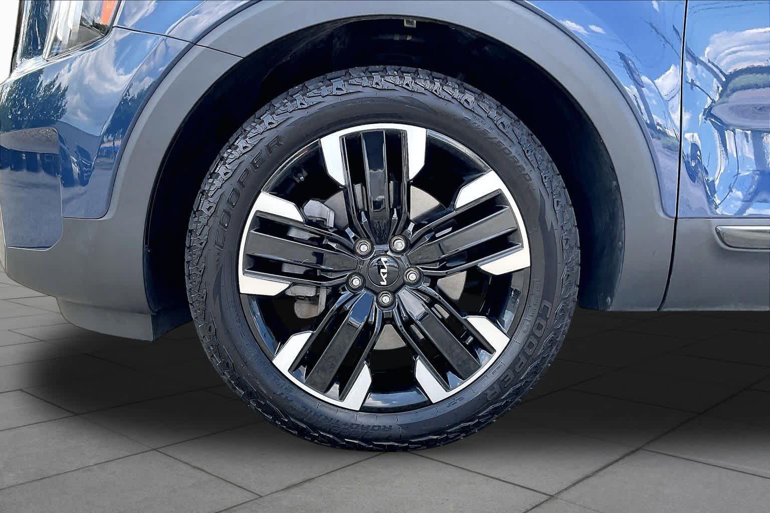 Used 2023 Kia Telluride SX Prestige AWD/4WD image 11
