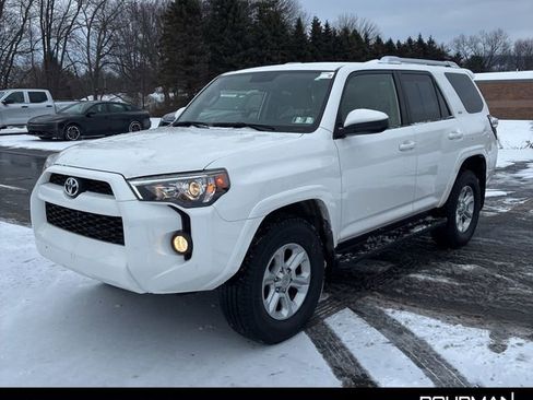 Used 2016 Toyota 4Runner SR5 image 2