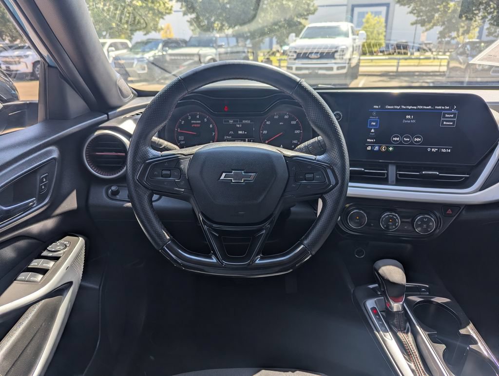 Used 2025 Chevrolet Trax RS FWD image 16