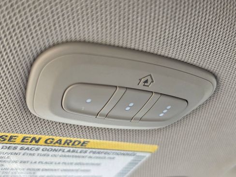 Used 2023 Chrysler Pacifica Limited FWD image 29