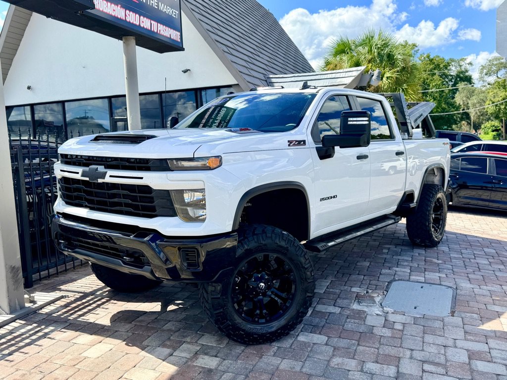 Used 2024 Chevrolet Silverado 2500 Custom w/ Custom Value Package AWD/4WD image 2