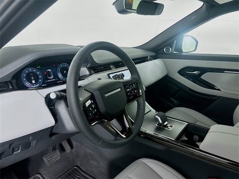 Used 2026 Land Rover Range Rover Evoque S image 9