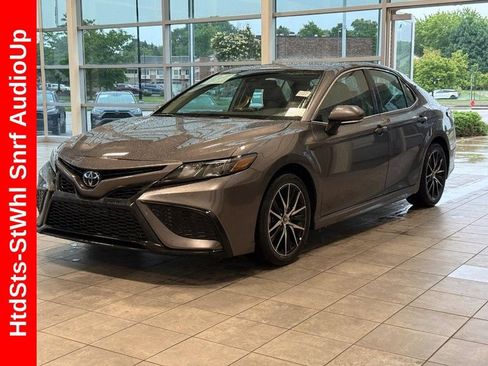 Used 2024 Toyota Camry SE w/ Cold Weather Package FWD image 6