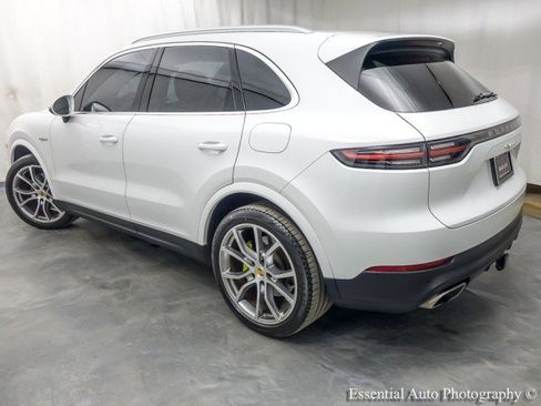 Used 2021 Porsche Cayenne E-Hybrid image 8