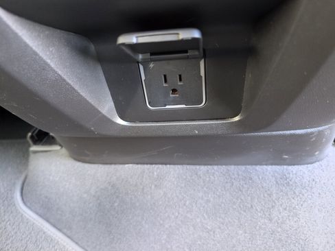 Used 2024 GMC Yukon Denali w/ Advanced Technology Package image 17