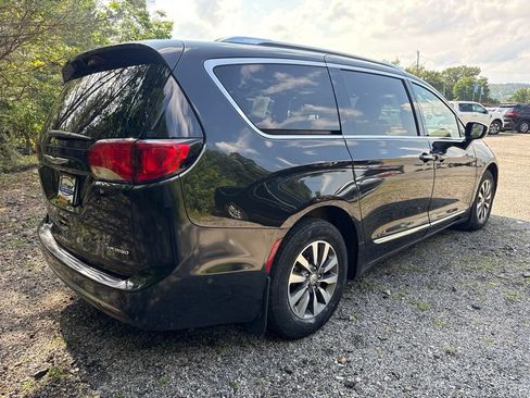 Used 2020 Chrysler Pacifica Limited w/ Advanced Safetytec Group FWD image 7