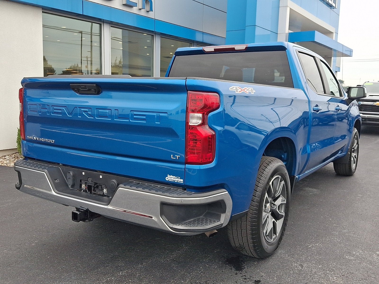 Used 2023 Chevrolet Silverado 1500 LT AWD/4WD image 6
