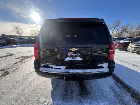 Used 2020 Chevrolet Suburban Premier w/ Premier Plus Edition image 33