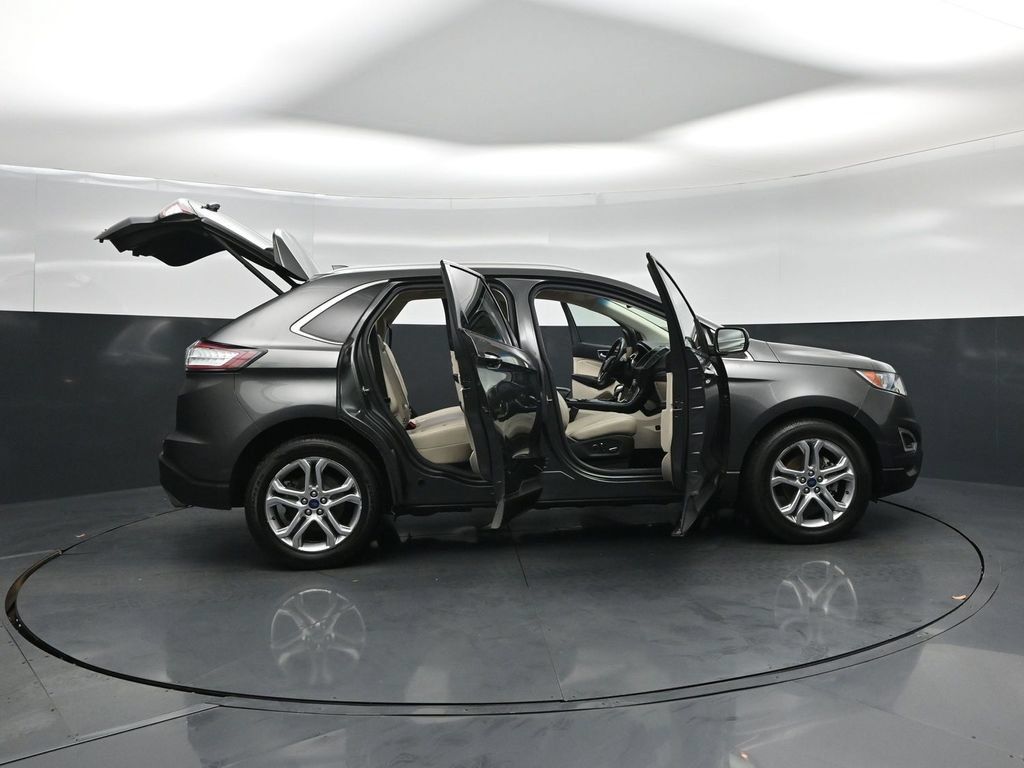 Used 2018 Ford Edge Titanium w/ Ford Safe & Smart Package FWD image 4
