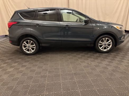 Used 2019 Ford Escape SE image 4
